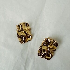 Gold square earrings
